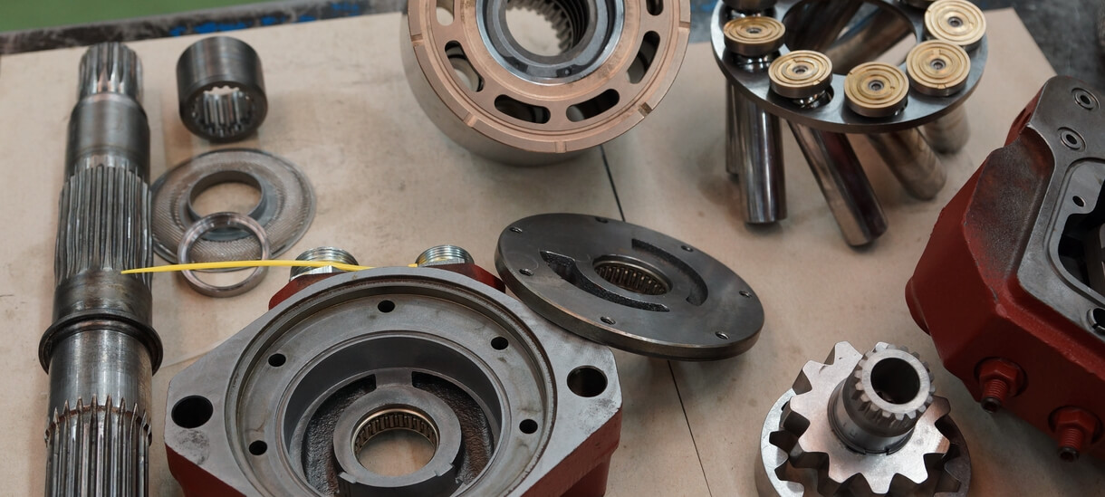 Moteur Linde à pistons en réparation après nettoyage